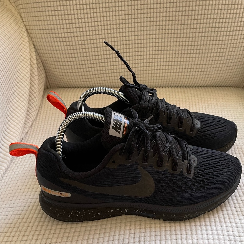 Nike Shield Pegasus 34 Mens running shoe size 8.5